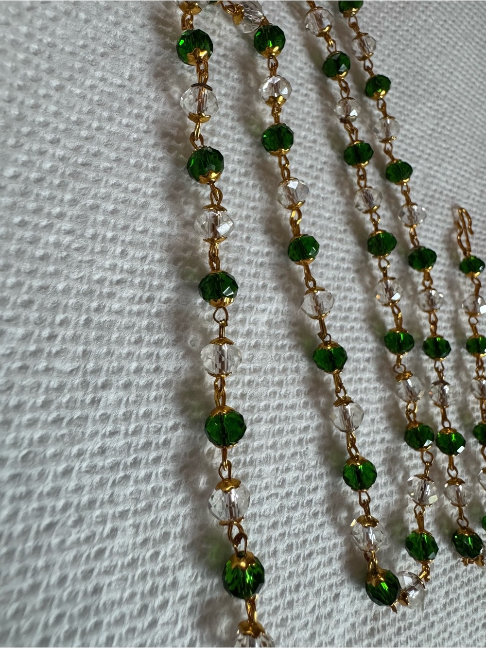 Vintage Elegant Emerald Green and Clear Crystal Gem Gold Chain Necklace Costume